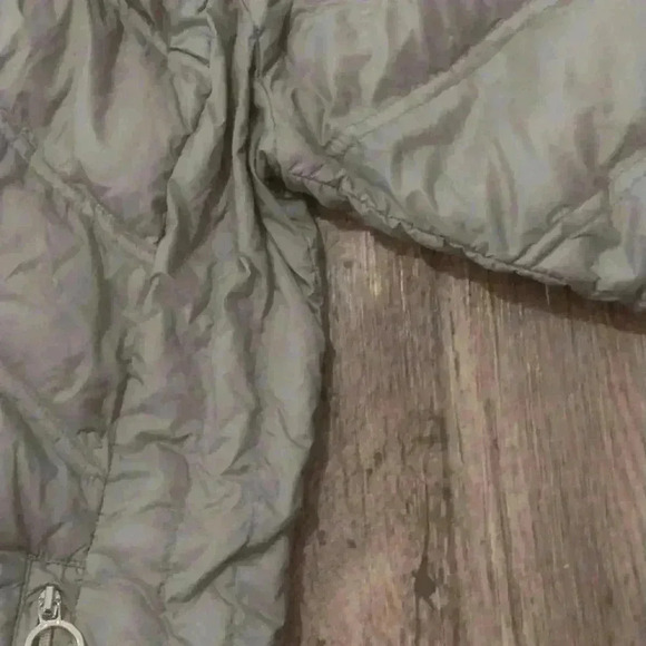 Michael Kors Taupe / Gold Tone Chevron Packable Down Coat Jacket Women's Size M - Picture 6 of 12